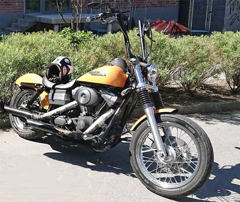 Orange Harley Davidson FXDBI Dyna Street Bob stulen vid inbrott i Midsommarkransen, Stockholm